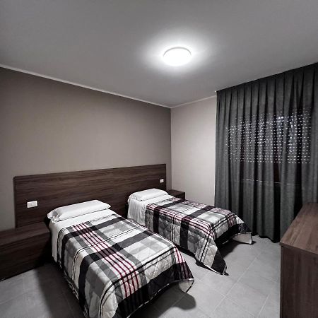 Bella Napoli Albergo Chiari Esterno foto