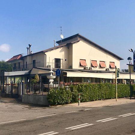 Bella Napoli Albergo Chiari Esterno foto