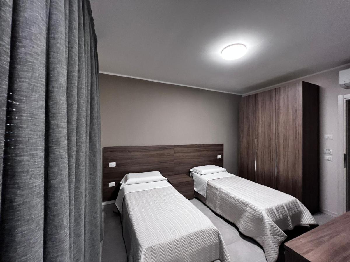 Bella Napoli Albergo Chiari Esterno foto