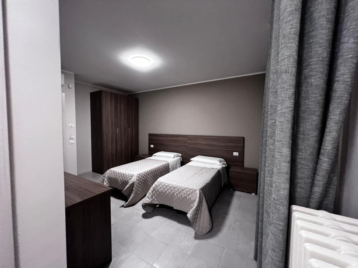 Bella Napoli Albergo Chiari Esterno foto