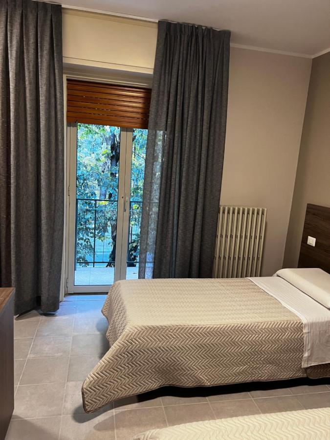 Bella Napoli Albergo Chiari Esterno foto