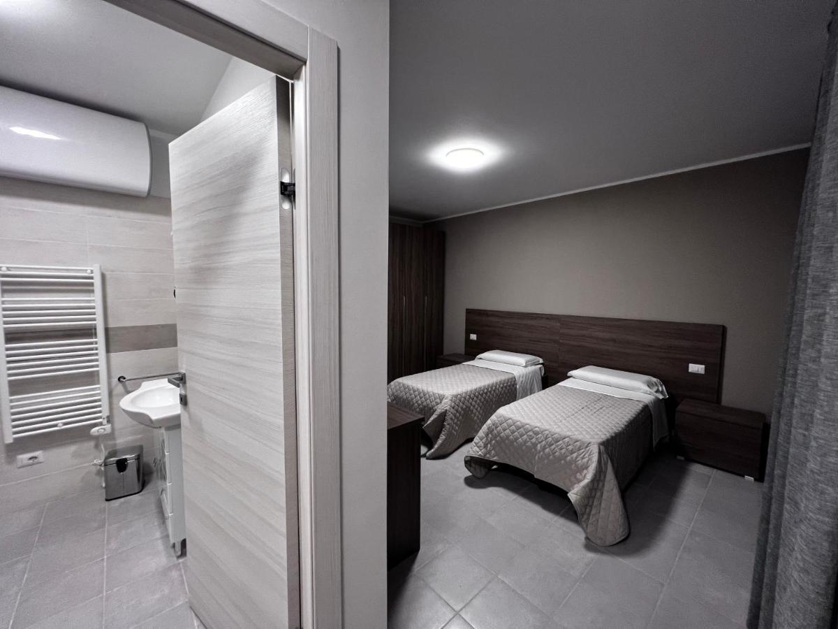Bella Napoli Albergo Chiari Esterno foto