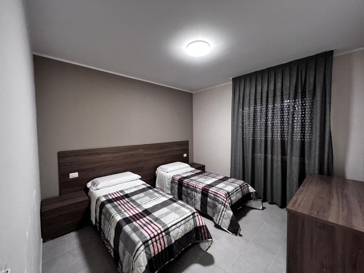 Bella Napoli Albergo Chiari Esterno foto