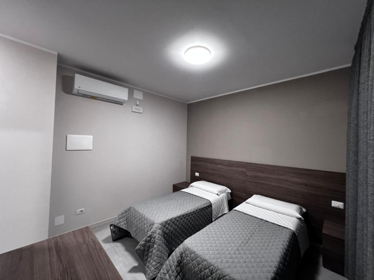 Bella Napoli Albergo Chiari Esterno foto