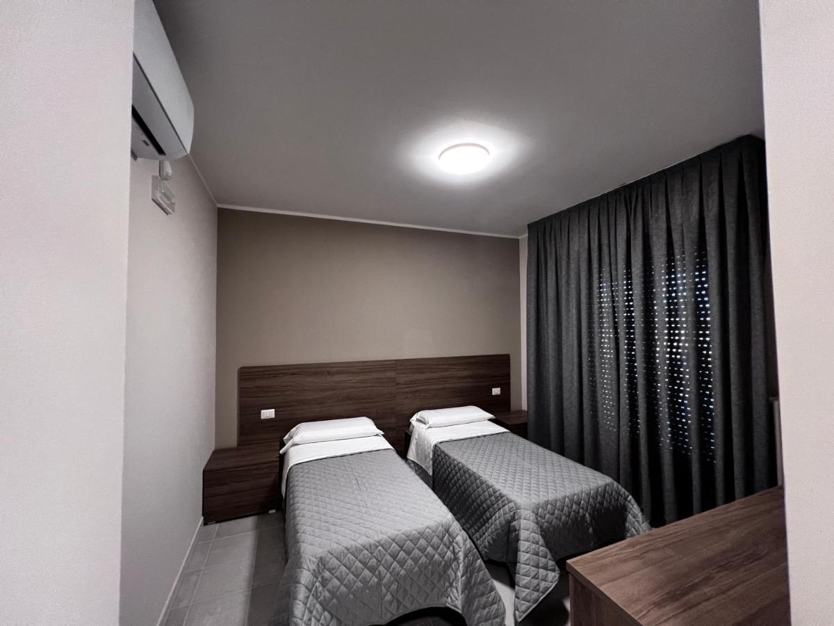 Bella Napoli Albergo Chiari Esterno foto