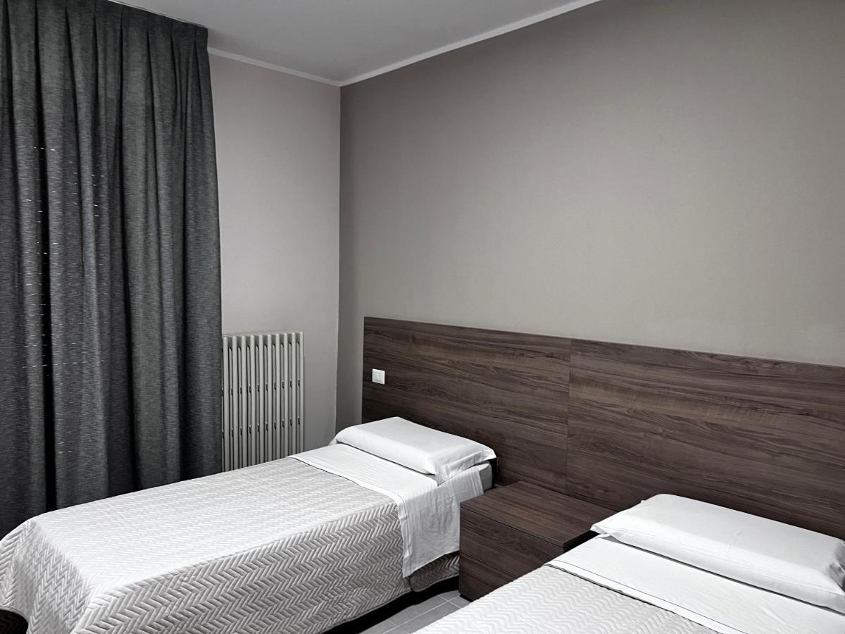 Bella Napoli Albergo Chiari Esterno foto