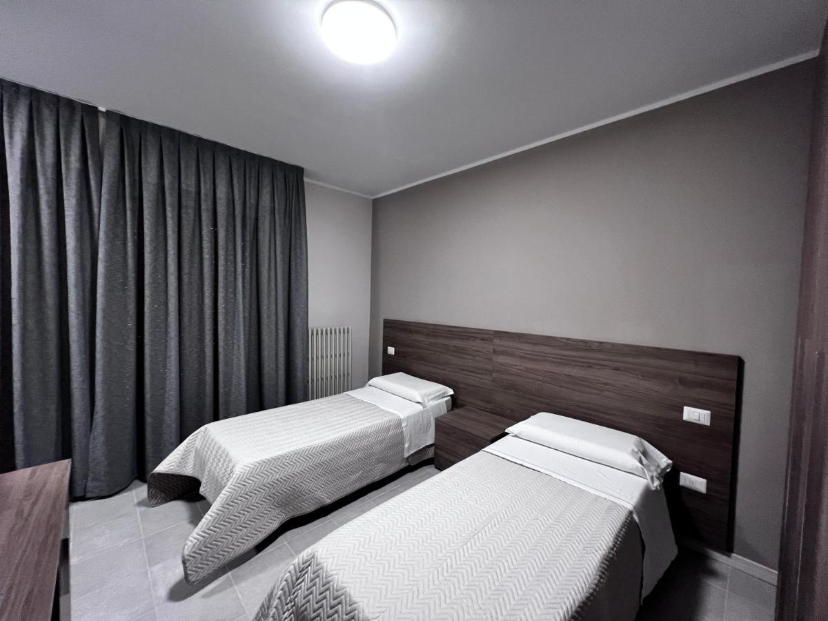 Bella Napoli Albergo Chiari Esterno foto