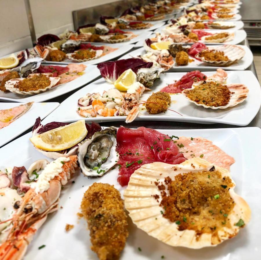 Bella Napoli Albergo Chiari Esterno foto